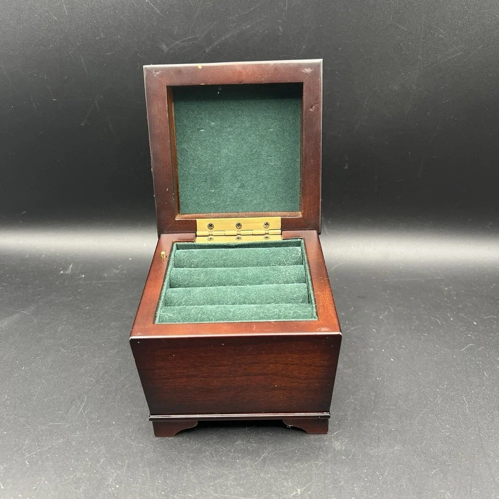 Vintage Bombay Company Musical Jewelry Ring Box Mahogany Wood Green Velvet Lined